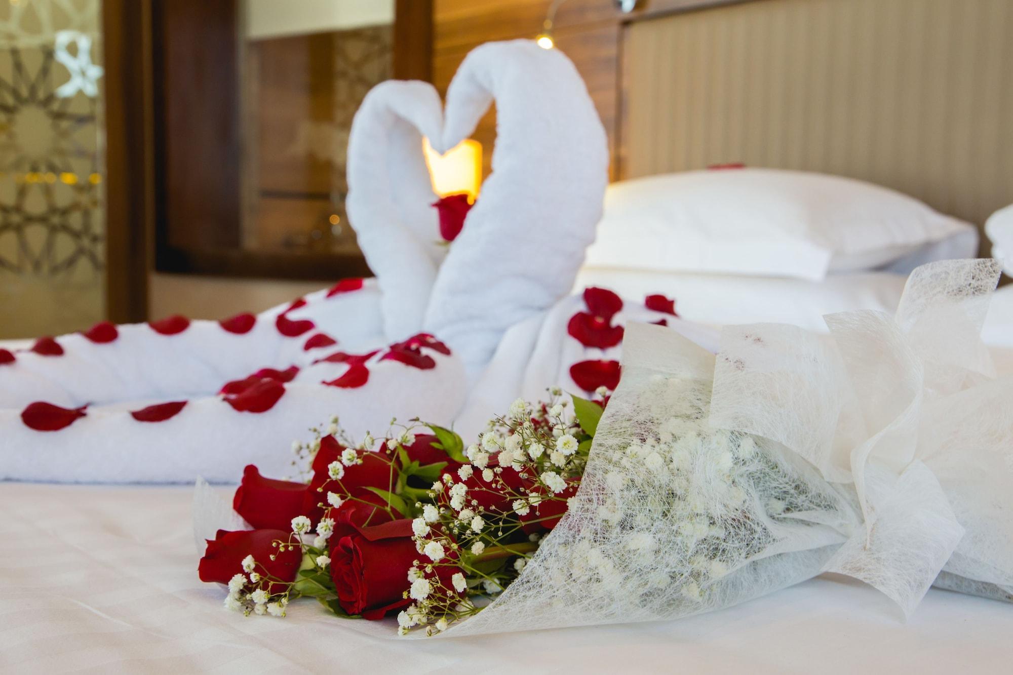 Bay La Sun Hotel And Marina - Emaar King Abdullah Economic City מראה חיצוני תמונה Honeymoon suite