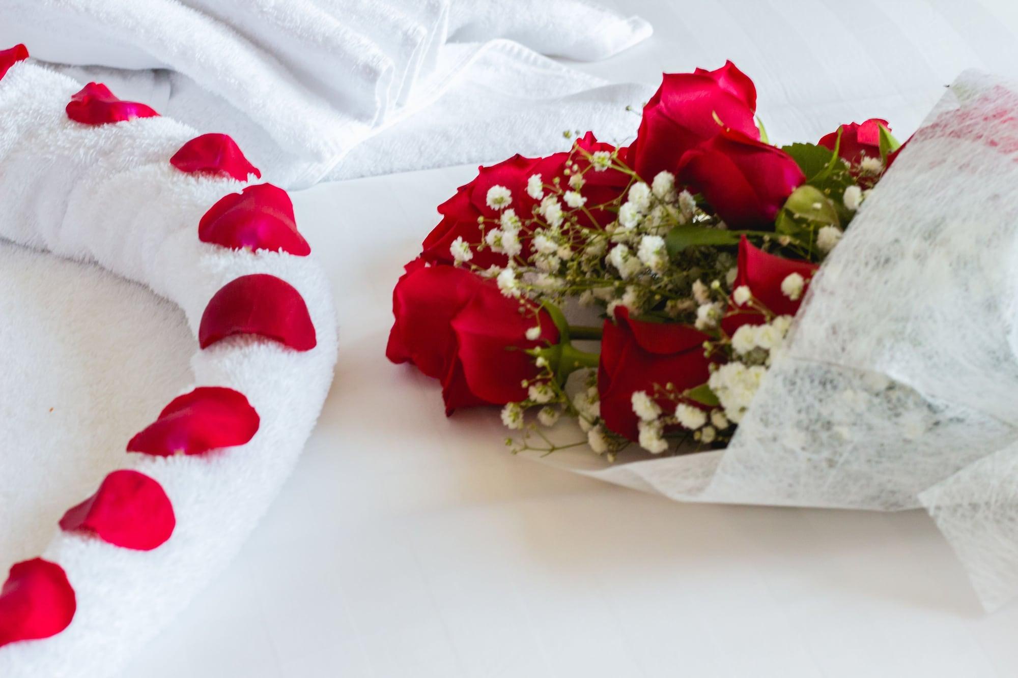 Bay La Sun Hotel And Marina - Emaar King Abdullah Economic City מראה חיצוני תמונה A bouquet of red roses