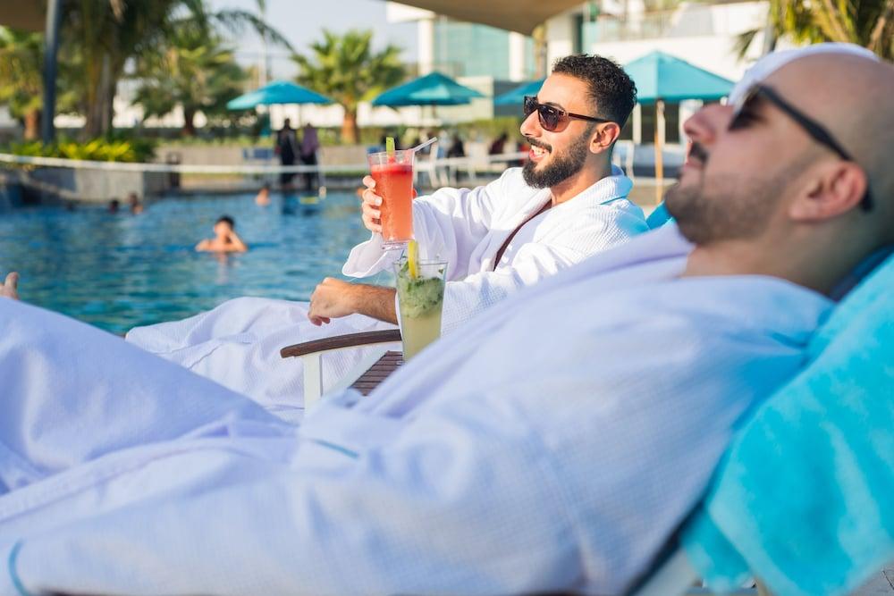 Bay La Sun Hotel And Marina - Emaar King Abdullah Economic City מראה חיצוני תמונה Pool at the hotel
