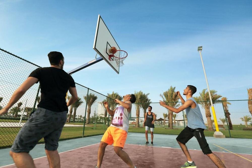 Bay La Sun Hotel And Marina - Emaar King Abdullah Economic City מראה חיצוני תמונה Basketball in Al-Shaab