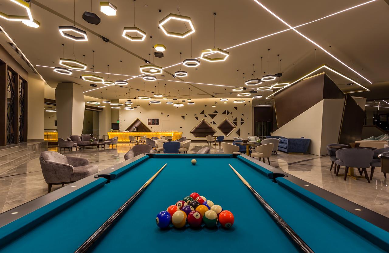 Bay La Sun Hotel And Marina - Emaar King Abdullah Economic City מראה חיצוני תמונה The pool table at the 100000-square-foot (9,300 m2) clubhouse